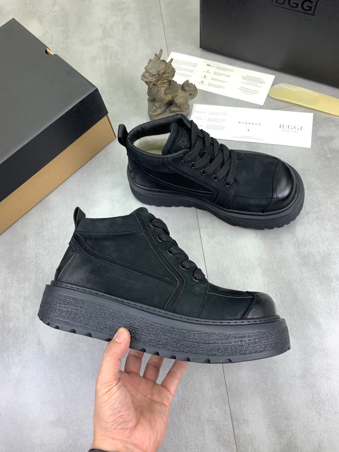 Men's men's shoes 💰P660 New arrival 🆕🆕🆕 IUGGI men's British style high-top large-toe work shoes new American retro genuine leather thick-soled board shoes lace-up mid-top short boots full genuine wool wear-resistant non-slip outsole fashion trend Size: 39-44 two colors